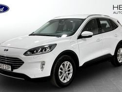 Frozen white Begagnad 2022 Ford Kuga Titanium SUV | 269 900 kr (Marknadspris)