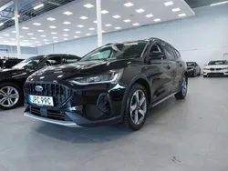 Svart (agate black metallic) Begagnad 2023 Ford Focus Active Kombi | 234 900 kr (Marknadspris)