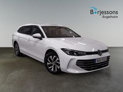Vit Begagnad 2024 VW Passat Business Kombi | 349 000 kr (Dyr)