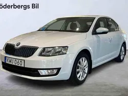 Vit Begagnad 2015 Skoda Octavia Halvkombi | 89 900 kr