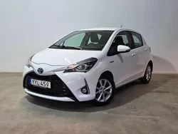 Vit Begagnad 2019 Toyota Yaris Hybrid Active Halvkombi | 158 900 kr (Marknadspris)