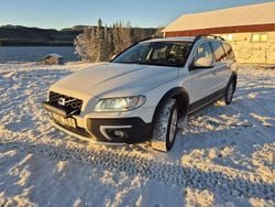 Vit Begagnad 2015 Volvo XC70 Momentum Kombi | 170 000 kr (Marknadspris)