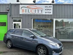 Mörkblå (blå) Begagnad 2015 Toyota Auris Touring Sports Edition Kombi | 147 900 kr (Marknadspris)