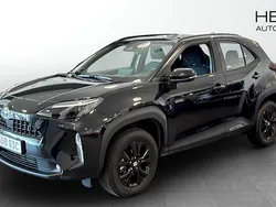 Svart (black) Begagnad 2024 Toyota Yaris Hybrid Halvkombi | 275 000 kr (Dyr)