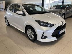 Vit Begagnad 2023 Mazda 2 Halvkombi | 179 800 kr (Bra pris)