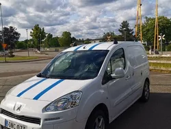 Vit Begagnad 2014 Peugeot Partner Minibuss | 45 000 kr (Bra pris)