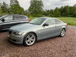 Grå Begagnad 2007 BMW 325 Comfort Edition Sportkupé | 119 000 kr (Marknadspris)