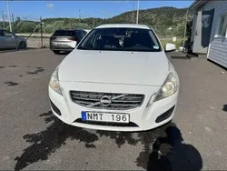 Vit Begagnad 2013 Volvo V60 Kinetic Kombi | 70 000 kr (Marknadspris)