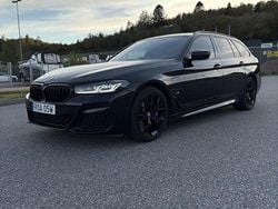 Svart Begagnad 2021 BMW 530e M Sport Kombi | 359 000 kr (Marknadspris)