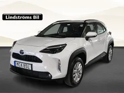 Vit Begagnad 2023 Toyota Yaris Cross Active SUV | 309 900 kr (Marknadspris)