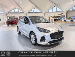 Röd Ny 2025 Mazda 2 Center-Line Halvkombi | 259 400 kr (Marknadspris)