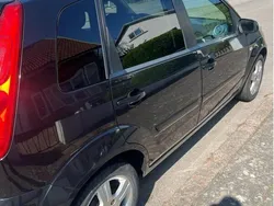 Svart Begagnad 2008 Ford Fiesta Halvkombi | 17 500 kr (Marknadspris)