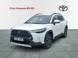Vit Begagnad 2023 Toyota Corolla Cross Plus SUV | 379 000 kr (Marknadspris)