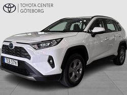 Vit Begagnad 2021 Toyota RAV4 Hybrid Active SUV | 359 900 kr (Marknadspris)