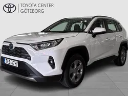 Vit Begagnad 2022 Toyota RAV4 Hybrid Active SUV | 359 900 kr (Marknadspris)