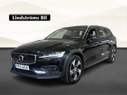 Svart Begagnad 2021 Volvo V60 CC Momentum Kombi | 309 900 kr (Marknadspris)