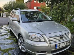 Silver Begagnad 2003 Toyota Avensis Kombi | 27 700 kr (Marknadspris)