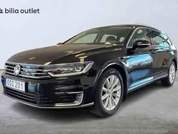 Svart Begagnad 2017 VW Passat GTE Kombi | 239 900 kr (Marknadspris)