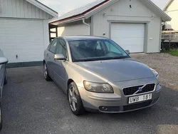Grå Begagnad 2004 Volvo S40 Sedan | 21 000 kr (Marknadspris)