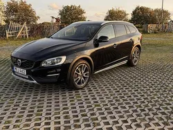 Svart Begagnad 2016 Volvo V60 CC Momentum Kombi | 194 900 kr (Bra pris)