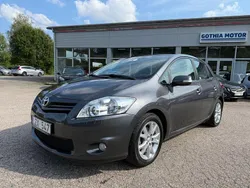 Mörkgrå (grå) Begagnad 2011 Toyota Auris Plus Halvkombi | 99 900 kr (Marknadspris)