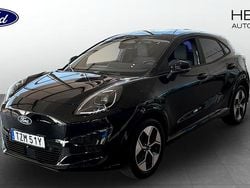 Svart (black) Ny 2025 Ford Puma Gen-E SUV | 397 375 kr (Marknadspris)
