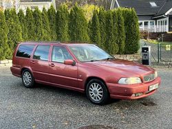 Röd Begagnad 1998 Volvo V70 Kombi | 19 900 kr (Marknadspris)