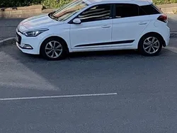 Vit Begagnad 2017 Hyundai i20 Halvkombi | 85 000 kr (Bra pris)