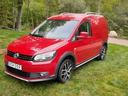 Röd Begagnad 2015 VW Caddy Minibuss | 155 000 kr (Lite dyr)