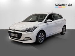 Vit Begagnad 2014 Hyundai i20 Comfort Halvkombi | 89 900 kr (Marknadspris)