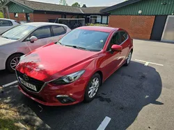 Röd Begagnad 2015 Mazda 3 Inclusive Halvkombi | 130 000 kr (Marknadspris)