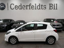 Vit Begagnad 2015 Toyota Yaris Hybrid Active Halvkombi | 115 800 kr (Marknadspris)