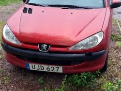 Röd Begagnad 2004 Peugeot 206 Halvkombi | 14 000 kr (Marknadspris)