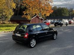 Svart Begagnad 2005 Renault Clio R.S. Halvkombi | 14 500 kr (Marknadspris)