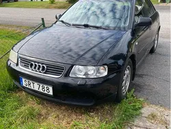 Svart Begagnad 2002 Audi A3 Attraction Halvkombi | 30 000 kr