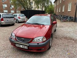 Röd Begagnad 2000 Toyota Avensis Sedan | 30 000 kr (Dyr)