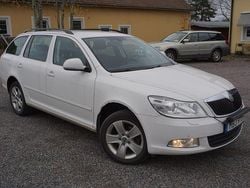 Vit Begagnad 2011 Skoda Octavia Kombi | 29 900 kr (Dyr)