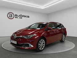 Röd Begagnad 2017 Toyota Auris Touring Sports Executive Kombi | 154 500 kr (Marknadspris)