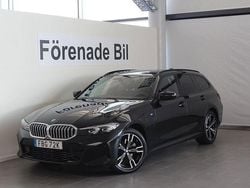 Svart (svart sapphire metallic) Begagnad 2024 BMW 330e M Sport Kombi | 489 000 kr (Marknadspris)