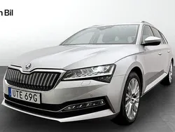 Ljusgrå Begagnad 2023 Skoda Superb Business Line Kombi | 364 500 kr (Bra pris)