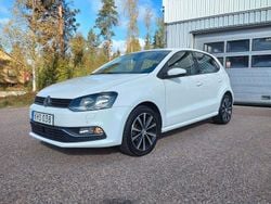Vit Begagnad 2015 VW Polo Halvkombi | 92 900 kr (Marknadspris)