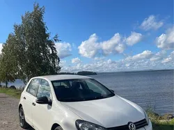 Vit Begagnad 2010 VW Golf Halvkombi | 32 000 kr (Marknadspris)