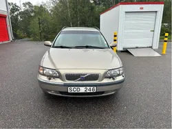 Brun Begagnad 2001 Volvo V70 Kombi | 13 000 kr (Marknadspris)