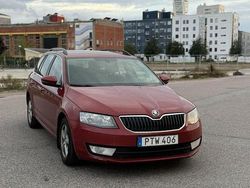 Röd Begagnad 2014 Skoda Octavia Ambition Kombi | 37 990 kr (Dyr)