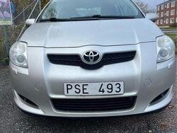 Silver Begagnad 2008 Toyota Auris Halvkombi | 34 900 kr (Marknadspris)