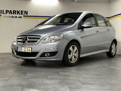 Ljusblå (blå) Begagnad 2010 Mercedes 180 Sedan | 59 900 kr (Marknadspris)