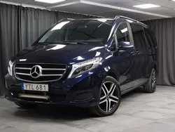 Mörkblå Begagnad 2017 Mercedes V250 AMG Minibuss | 359 000 kr (Marknadspris)