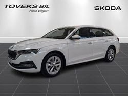 Vit (candy white) Begagnad 2024 Skoda Octavia Kombi | 264 900 kr (Bra pris)