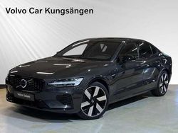 Grå Begagnad 2024 Volvo S60 Plus Sedan | 469 900 kr (Marknadspris)