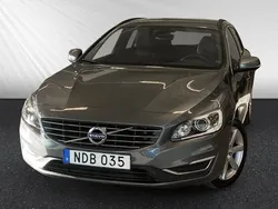 Grå Begagnad 2018 Volvo V60 Momentum Kombi | 199 800 kr (Superpris)